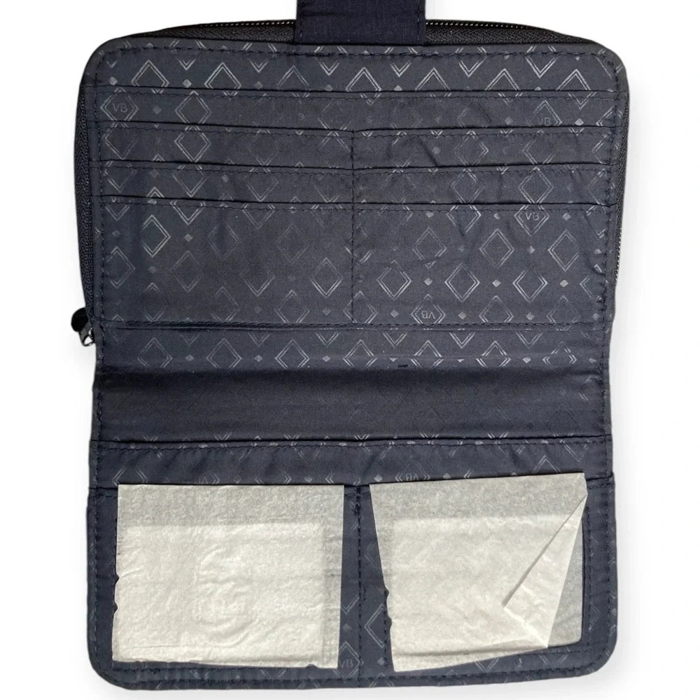 ⌛️SOLD⌛️ Vera Bradley RFID Turnlock Wallet Merry Mischief Snow Day Quilt Cotton - Picture 6 of 16